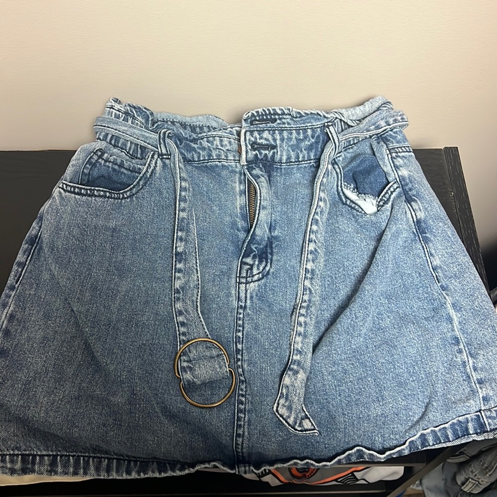 Jean skirt with a belt attached to it